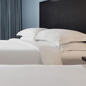 Ocean Front Walk out 2 Queen Beds Q2TF